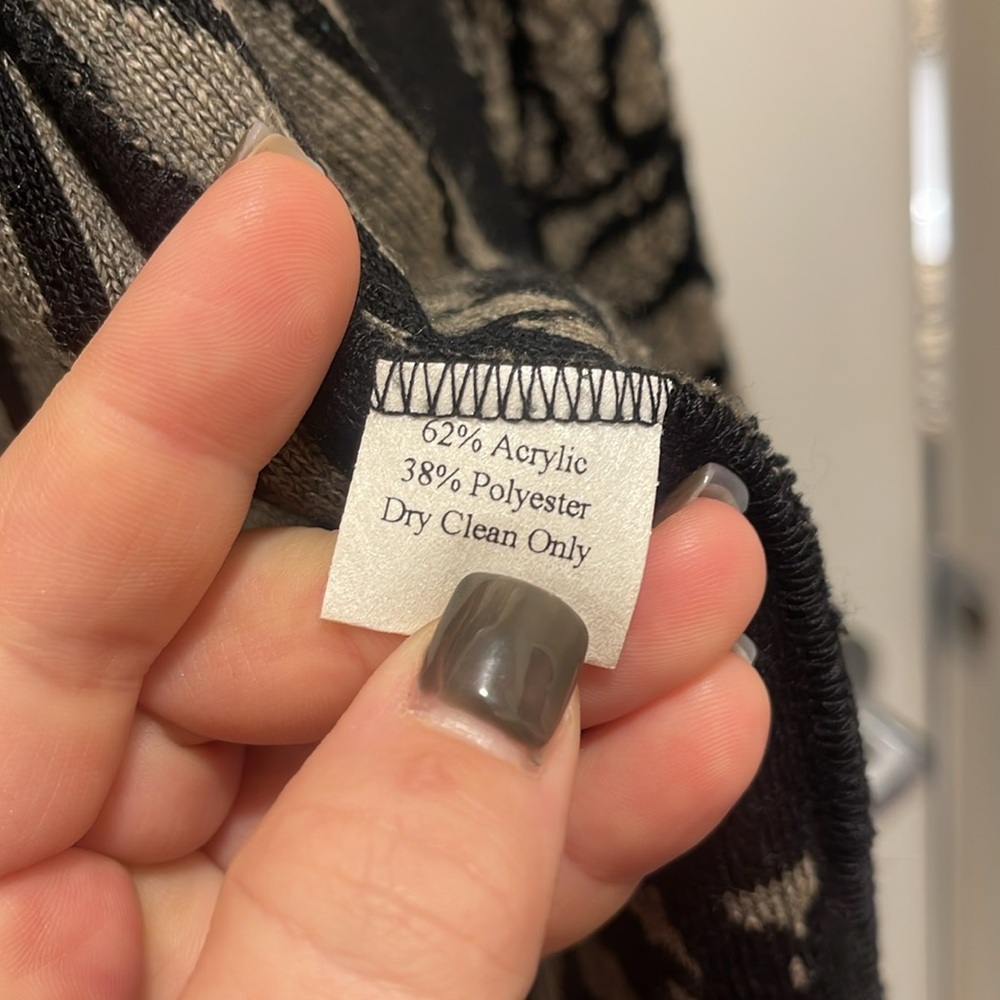 Lee Anderson Women's Cardigan - Picture 5 of 10